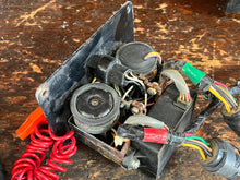 Cargar imagen en el visor de la galería, 115 - 300 hp Yamaha Outboard Key Panel Switch Assy 6K1-82570-13-00 for Two &amp; Four Stroke - push-to-choke
