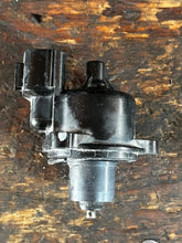 Charger l'image dans la galerie, f 115 200 225 hp Yamaha 68V-1312A-00-00 iac isc VALVE CONTROL sensor 2000-2010 FOUR STROKE
