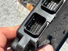 Cargar imagen en el visor de la galería, 200 hp Yamaha ECU Control Unit 68F-8591A-12-00 F8t93084 two stroke HPDI 2002 superseded 68F-8591A-30-00 68F-8591A-11-00 68F-8
