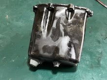 Cargar imagen en el visor de la galería, BF 25 30 hp Honda 11311-ZV7-010ZA OIL PAN 04102-ZV7-000ZA pre-97 four  stroke
