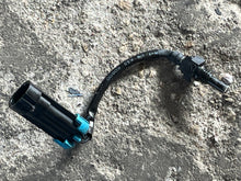 Load image into Gallery viewer, 40 30 hp Mercury EFI EXHAUST TEMPERATURE SENSOR 889575 8M0214984 four stroke 3 cylinder 2005
