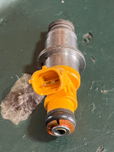 Charger l'image dans la galerie, 250 300 hp Yamaha HPDI FUEL INJECTOR 60V-13761-00-00 e7t25080 two stroke 2003-2009 some compatibility 200 225 hp cleaned
