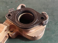 Cargar imagen en el visor de la galería, f 25 hp Yamaha 65W-13640-00-00 intake MANIFOLD oem 65W-14271-00-00 INSULATOR 65W-13323-00-00 INSERT four stroke
