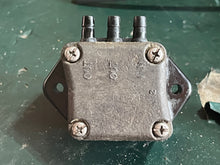 Load image into Gallery viewer, f 25 30 40 50 60 hp Yamaha Fuel Pump Assy 62y-24410-03-00 Four Stroke 2 Cylinder 2003-2006 Mercury 826398A3
