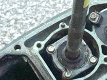 Charger l'image dans la galerie, 300 hp Yamaha 25” UR-X LOWER UNIT ASSY counter-rotation 6D0-45300-20-8D Two Stroke 2005-2006 HPDI
