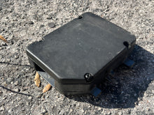 Charger l'image dans la galerie, 115 130 hp Yamaha CDI BRACKET 6N7-85542-00-EK 6N7-01 COVER  6N7-85537-00-00 two stroke 1990-2009 6N7-85542-01-1S 6N7-85542-01
