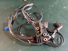 Cargar imagen en el visor de la galería, f 350 300 hp Yamaha 6AW-8259M-00-00 WIRE HARNESS ASSY 2, 6AW-81925-01-00 TERMINAL four stroke 2007-19
