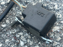 Charger l'image dans la galerie, BF 130 115 hp Honda PULSER COIL 30310-ZW5-003 four stroke 1999-up
