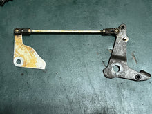 Cargar imagen en el visor de la galería, 35 hp Force Mercury F458192 Throttle CAM, F458502 ROD, magneto control F2A458081 LEVER, two stroke1974-89

