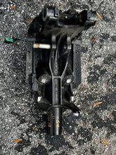 Charger l'image dans la galerie, DF 150 hp Suzuki SWIVEL BRACKET for 25” models 43111-96J10-0EP four stroke 2006-2016 some 175 200 hp compatibility
