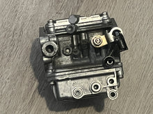 Charger l'image dans la galerie, 70 hp Yamaha CARBURETOR 3 bottom 6H3-14303-0A-00 TWO STROKE 1992-2003
