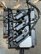Load image into Gallery viewer, f 225 200 hp Yamaha 3 IGNITION COILS f6t546 w BRACKET 69J-82310-00-00 69J-82316-00-00 four stroke 2002-2010 crossover Mercury
