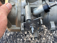 Load image into Gallery viewer, f 225 200 hp Yamaha strbd THROTTLE BODY 1 69J-13750-02-00 69J-13751-00-00 2002-2008 Four Stroke OEM
