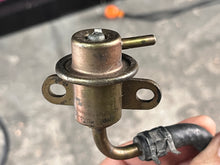 Load image into Gallery viewer, f 225 200 hp Yamaha FUEL PRESSURE REGULATOR 69J-13906-00-00 vst rail Four Stroke 2002-2010
