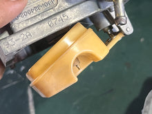 Cargar imagen en el visor de la galería, 50 40 hp Mercury CARBURETOR SET 823799T34 823799T35 823799T36 wme 93-1a 93-2a 93-3a 3 Cylinder Two Stroke 2005 Electric
