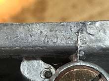 Charger l'image dans la galerie, 115 hp Yamaha CARBURETOR UPPER 6E5-14301-03-00 6e503 two stroke 1984 - one broken screw in 1 of 4 carb bowl screws
