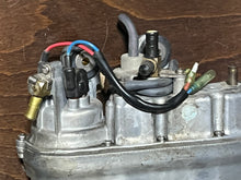 Cargar imagen en el visor de la galería, 250 225 200 hp Yamaha OX66 vst FLOAT CHAMBER W TOP 66K-14980-00-00 &amp; FUEL PUMP 67H-13907-00-00 Two Stroke v6 1999-2010
