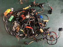 Charger l'image dans la galerie, f 225 hp Yamaha WIRE HARNESS ASSY 3 69J-8259N-00-00 69J-8259N-10-00 electrical 225 hp FOUR STROKE 2002-05 v6
