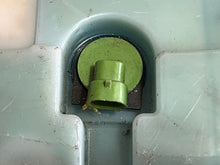 Cargar imagen en el visor de la galería, 25 15 hp Evinrude E-tec OIL TANK 5007897 PUMP &amp; MANIFOLD 5007898 OIL LEVEL 0352874 CAP 5007256 two stroke 2009-up
