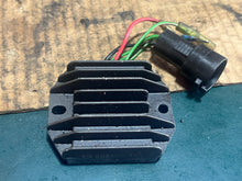 Cargar imagen en el visor de la galería, f 50 hp Yamaha 62Y-81960-00-00 voltage RECTIFIER &amp; REGULATOR 1995-2000 four stroke  Mercury YamaMerc sh640c-13
