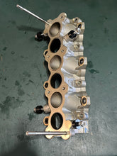 Charger l'image dans la galerie, DF 250 225 200 hp Suzuki 13110-93J00 INTAKE MANIFOLD four stroke 2007
