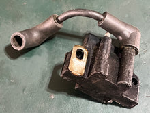 Charger l'image dans la galerie, 70 hp BRP Johnson Evinrude 582508 Ignition Coil two stroke 1985-2006 Carbureted 18-5179 9-23107 183-2508 compatible 25 40 50 
