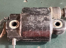 Charger l'image dans la galerie, OEM 75 85 90 hp Yamaha 688-85570-11-00 Ignition coil cm61-30 1989-96 two stroke 5” boot cord
