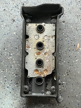 Charger l'image dans la galerie, BF 135 140 115 150 hp Honda CYLINDER HEAD COVER 12310-ZY6-010ZA pre-1997-2007-up
