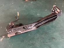 Charger l'image dans la galerie, 200 - 300 hp Mercury 899080T01 824010-c 824010c Shift ANCHOR BRACKET 89908
