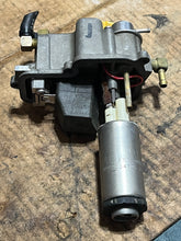 Cargar imagen en el visor de la galería, 60 hp Mercury vst VAPOR SEPARATOR &amp; fuel pump 883202T02 TESTED &amp; 883257T 1 Regulator Four Stroke EFI 30 40 50 hp compatible
