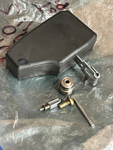 Cargar imagen en el visor de la galería, DF 90 100 115 140 hp Suzuki VST Fuel vapor Separator NEEDLE VALVE &amp; SEAT 13370-99E00 and FLOAT 15650-99E00 four stroke 2002-2
