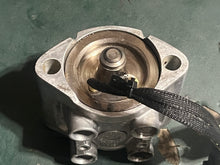 Cargar imagen en el visor de la galería, 90 hp Evinrude E-tec fuel injector strbd 5008826 &amp; 5007147 2008-2012 two stroke 5008475 353518 353253 352875
