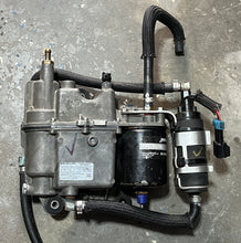 Cargar imagen en el visor de la galería, 200 hp Mercury Optimax 2.5 liter VST 859174T06 850249c1 855432T05 855427A1 855434T04 PUMP 8558432 TWO STROKE

