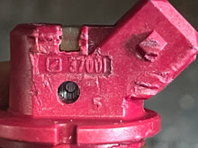 Charger l'image dans la galerie, 75 - 225 hp Mercury OPTIMAX red FUEL INJECTOR 804528 8M0222157 two stroke TESTED
