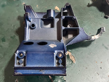 Charger l'image dans la galerie, BFT 115 150 Tohatsu LOWER FRONT COVER BRACKET HZY6-40154-000ZC four stroke 2014-up compatible BF 150 hp Honda 40154-ZY6-000ZA
