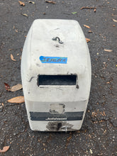 Cargar imagen en el visor de la galería, shipping for 8 6 hp Johnson 0438912 ENGINE COVER Sail Master 1997-98 TWO STROKE 438912 nla
