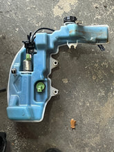 Load image into Gallery viewer, 60 hp Evinrude e-tec OIL TANK ASSY 5007951 CAP 5008406 PUMP &amp; MANIFOLD Assembly 5007950 two stroke 2010-up
