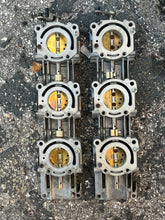 Charger l'image dans la galerie, 150 175 hp Johnson Evinrude THROTTLE BODY PLATE SET 340650 0340649 Two Stroke PX &amp; CX models 5005107 5005108
