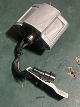 Charger l'image dans la galerie, 90 hp Evinrude E-tec fuel injector strbd 5008826 &amp; 5007147 2008-2012 two stroke 5007433 353518 353253 352875
