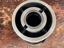 Charger l'image dans la galerie, 90 - 225 hp Johnson Evinrude PROP BEARING CARRIER 5000363 lower unit Two Stroke v4 v6
