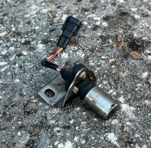 Cargar imagen en el visor de la galería, 250 225 hp Mercury SENSOR ASSY 821909 Cylinder block TWO STROKE efi 1994-1996

