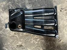 Charger l'image dans la galerie, 40 30 hp Mercury EFI INTAKE MANIFOLD 878139T01 8M0029463 four stroke 2005

