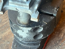 Cargar imagen en el visor de la galería, 150 155 hp Johnson &amp; Evinrude 20” MIDSECTION HOUSING 0332744 SWIVEL 0432708 STEERING ARM 0392519 two stroke CROSSFLOW 1987-19
