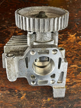 Load image into Gallery viewer, 150 200 hp Yamaha CAMSHAFT ASSY air compressor 68F-12170-00-00 68F-12170-10-00 two stroke HPDI 2000-2003 also 175 hp 2001-200
