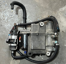 Cargar imagen en el visor de la galería, 200 hp Mercury Optimax 2.5 liter VST 859174T06 850249c1 855432T05 855427A1 855434T04 PUMP 8558432 TWO STROKE
