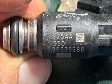 Charger l'image dans la galerie, 60 50 40 30 hp Mercury EFI FUEL INJECTOR 892123002 9254A four stroke TESTED
