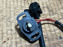 Charger l'image dans la galerie, F 75 80 90 100 hp Yamaha 61A-85885-00-00 THROTTLE SENSOR ASSEMBLY TPS Four Stroke 1999-2004 compatibility depends on hp
