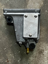 Cargar imagen en el visor de la galería, DF 60 70 HP Suzuki Vapor Separator Tank VST FLOAT CHAMBER 15600-99E00 four stroke 1998-2009
