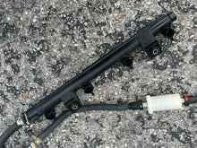 Cargar imagen en el visor de la galería, 115 hp Mercury FUEL RAIL 898103T97 four stroke EFI
