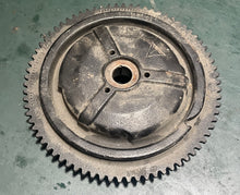 Charger l'image dans la galerie, sold ebay april2024—-20 25 30 hp Johnson Evinrude 514516 Flywheel two stroke also 585158 0583001
